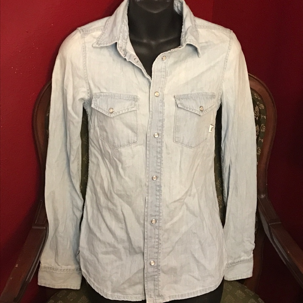 Aritzia tna chambray denim snap button shirt